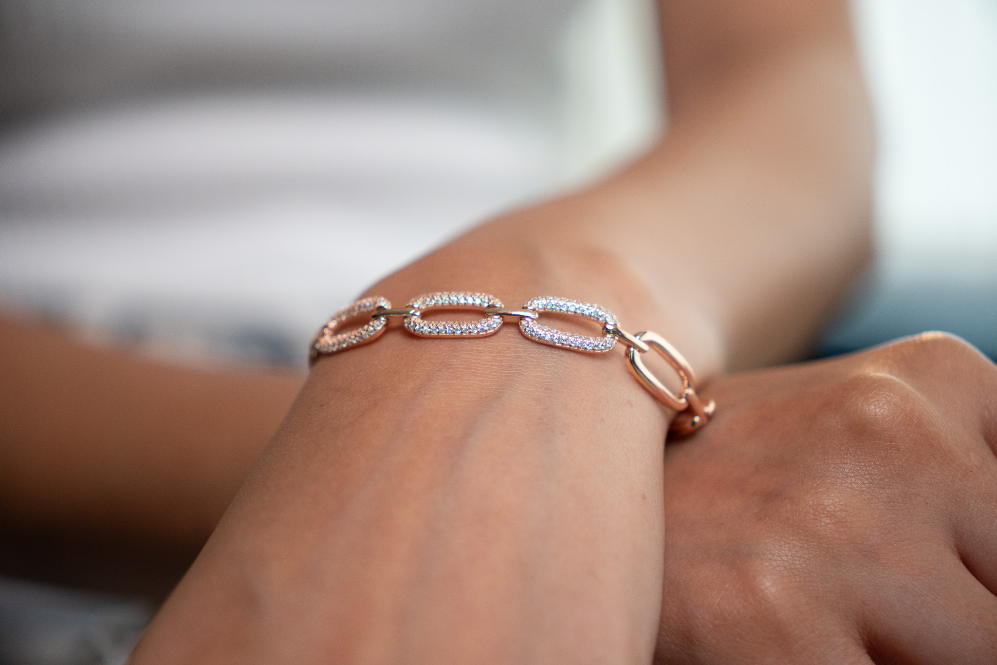 Elegant Gold Link Chain Bracelet with Pave Accents (2)