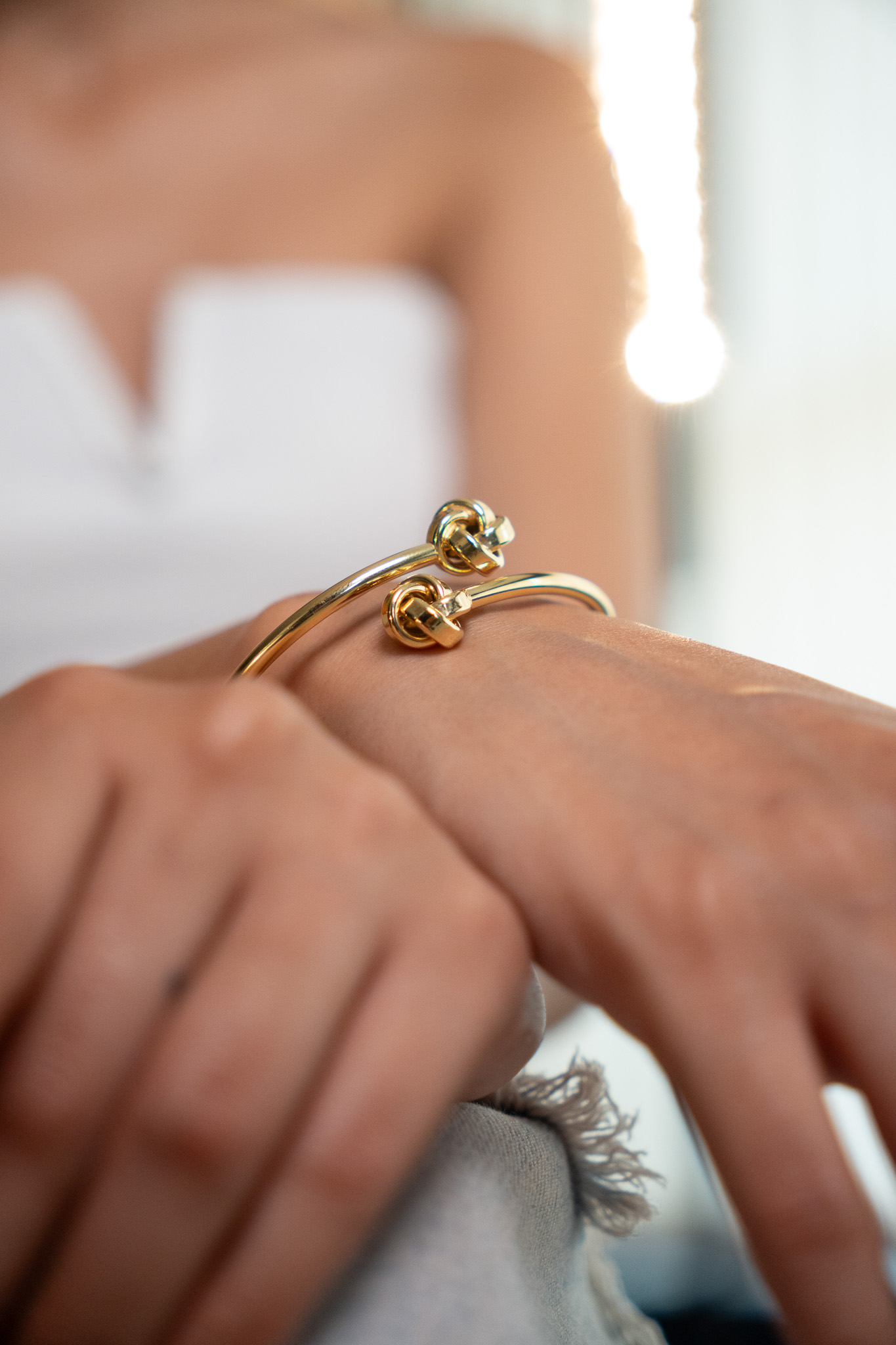 Timeless Love Knot Bangle – Gold & Silver Finishes (3)