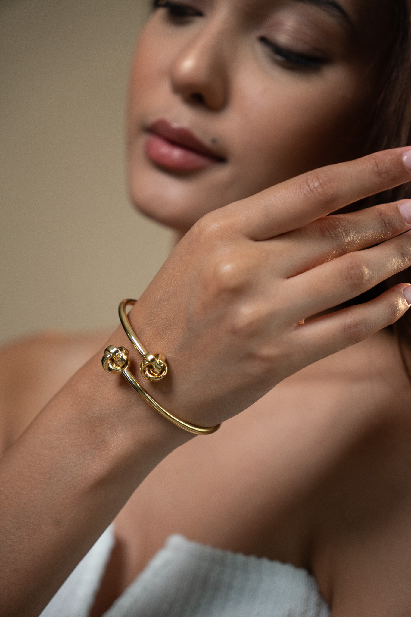 Timeless Love Knot Bangle – Gold & Silver Finishes